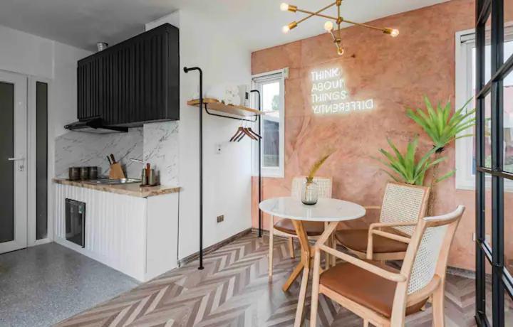 Homestay Giua Long Ha Noi - 10 Phut Den Pho Co Hanoi Bagian luar foto